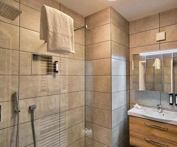 Roter Hahn Hotel 3*