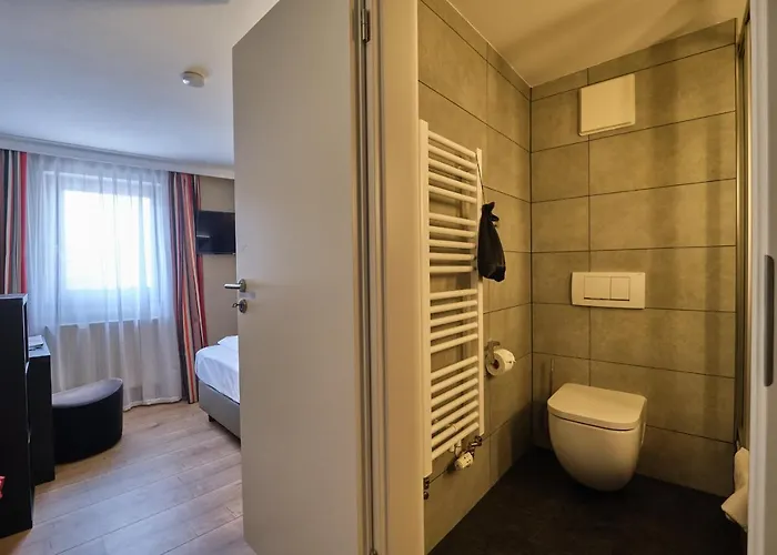 Hotel Roter Hahn Ratisbona