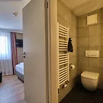 Otel Roter Hahn Regensburg