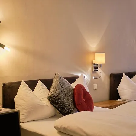 Roter Hahn 3*