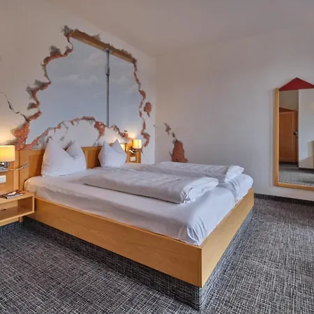 Roter Hahn 3*