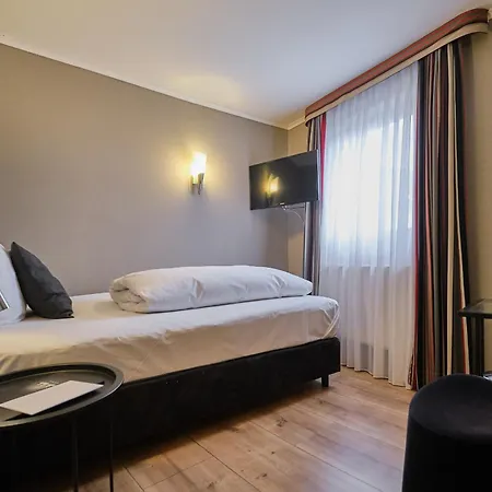 Roter Hahn Hotel 3*